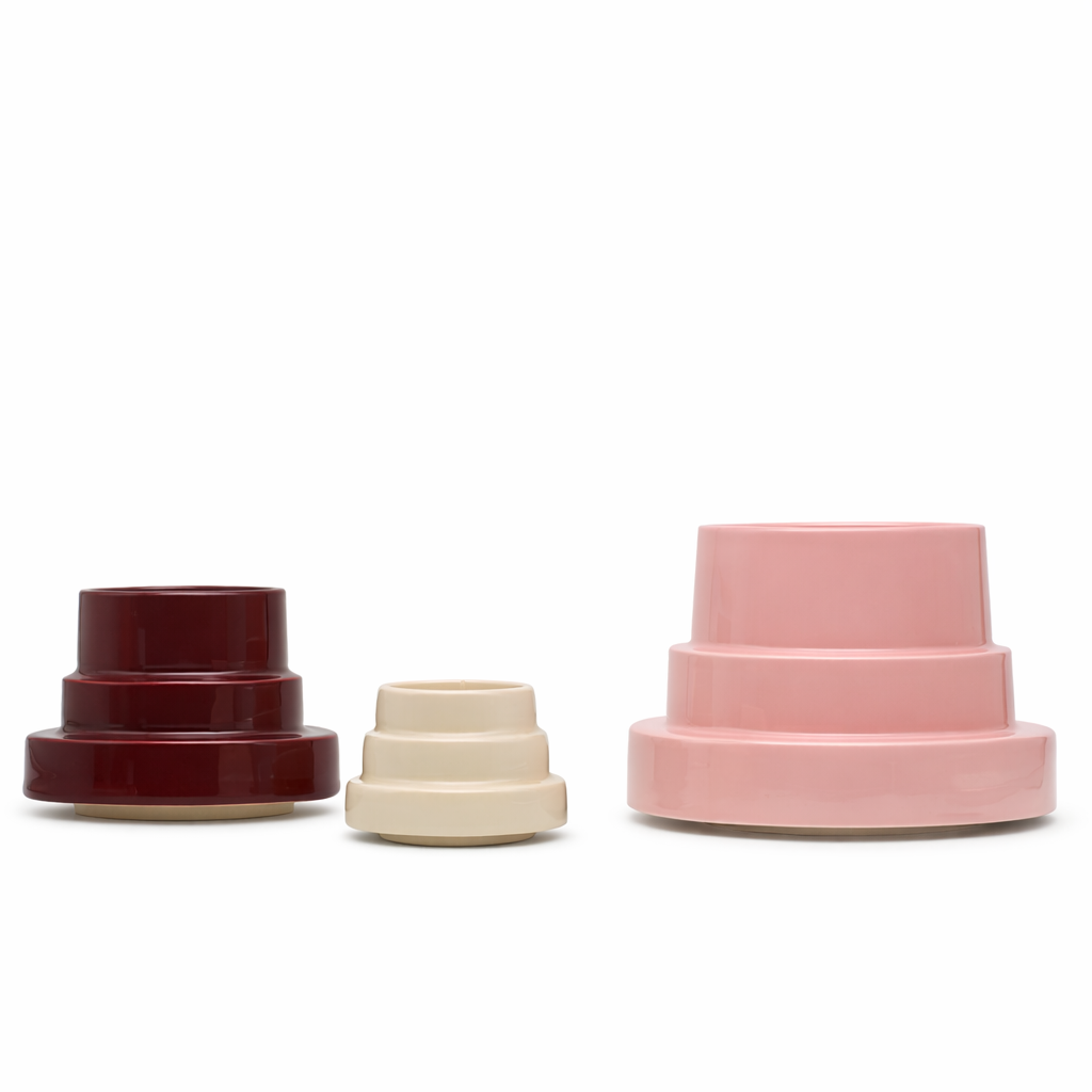 Keramische geurkaars Floral Allure van Stan Editions. Ceramic scented candle Floral Allure from Stan Editions. Bougie parfumée en céramique Floral Allure de Stan Editions.