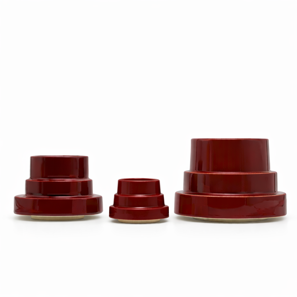 Keramische geurkaars Tobacco Vanilla van Stan Editions. Ceramic scented candle Tobacco Vanilla from Stan Editions. Bougie parfumée en céramique Tobacco Vanilla de Stan Editions.