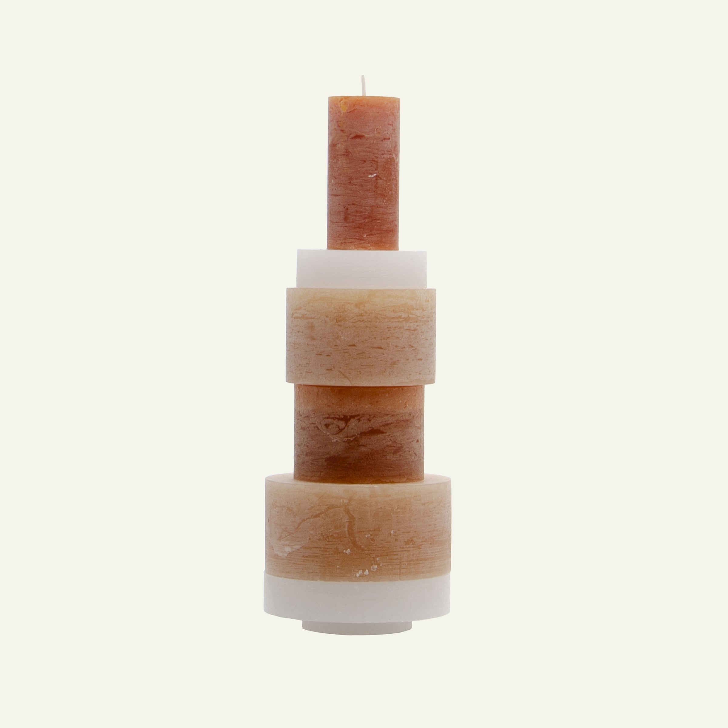 Beige Candl Stack 06 met witte achtergrond. Beige Candl Stack 06 on white background. Beige Candl Stack 06 avec fond blanc.